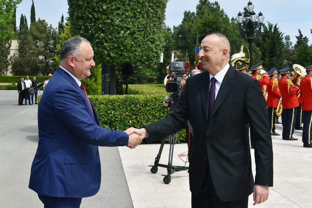 Moldovan president officially welcomed in Baku [UPDATE / PHOTO]