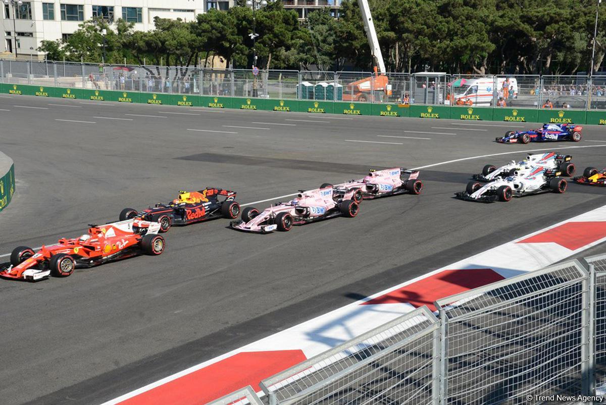 F1 Azerbaijan Grand Prix: Cars called to pit lane as red flag flown