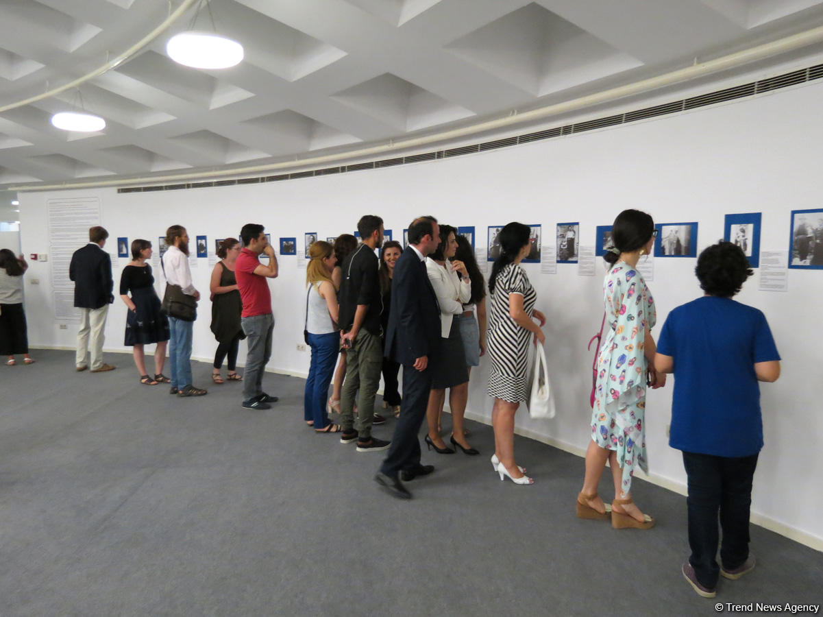 ‘A smile in middle of way’ expo opens in Baku [PHOTO]