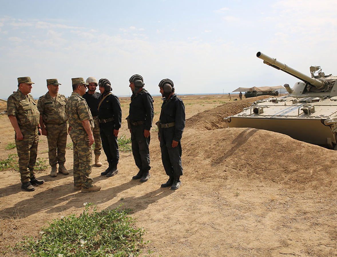 Azerbaijani officials inspect combat readiness of units on frontline [PHOTO]
