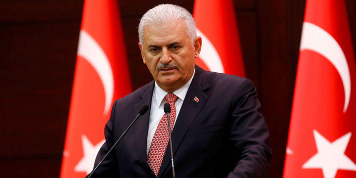 Binali Yildirim votes in Istanbul municipal elections