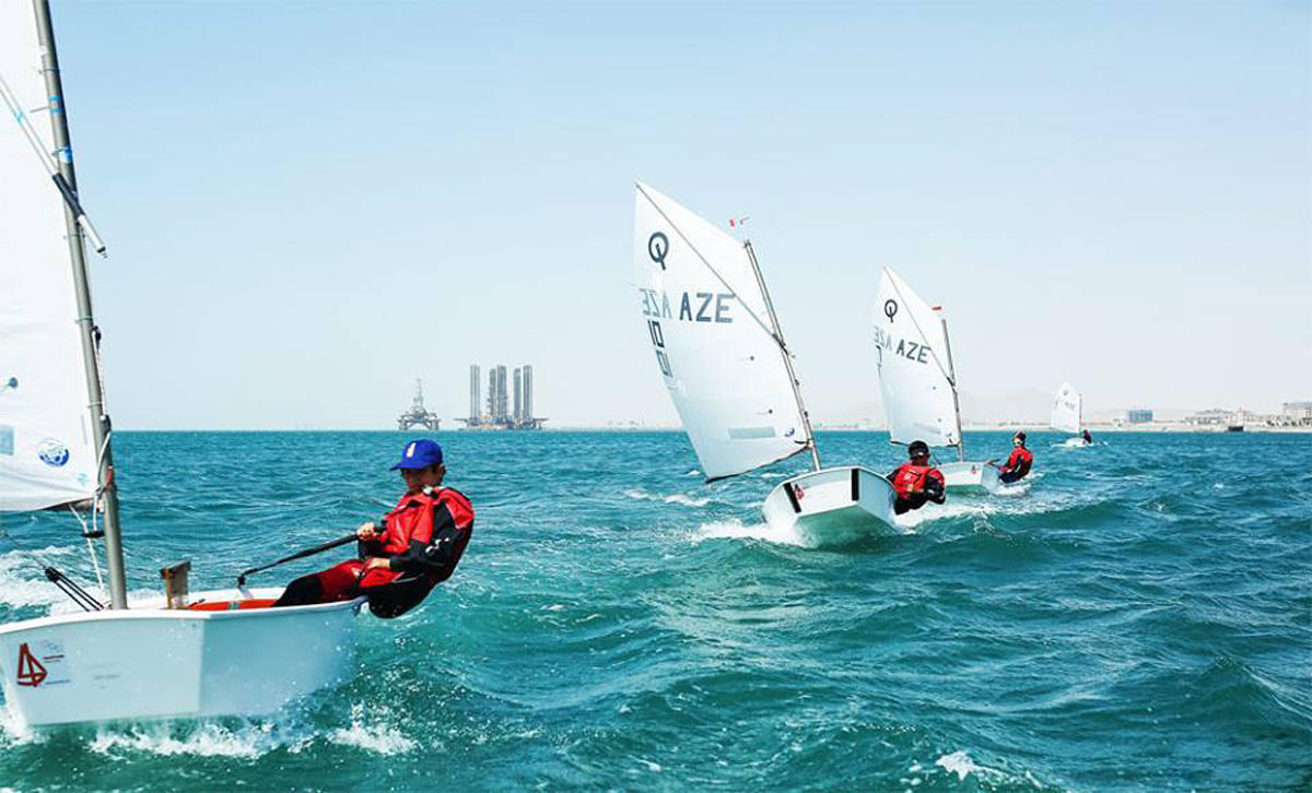 Bay of Baku: sea, sails and wind [PHOTO]