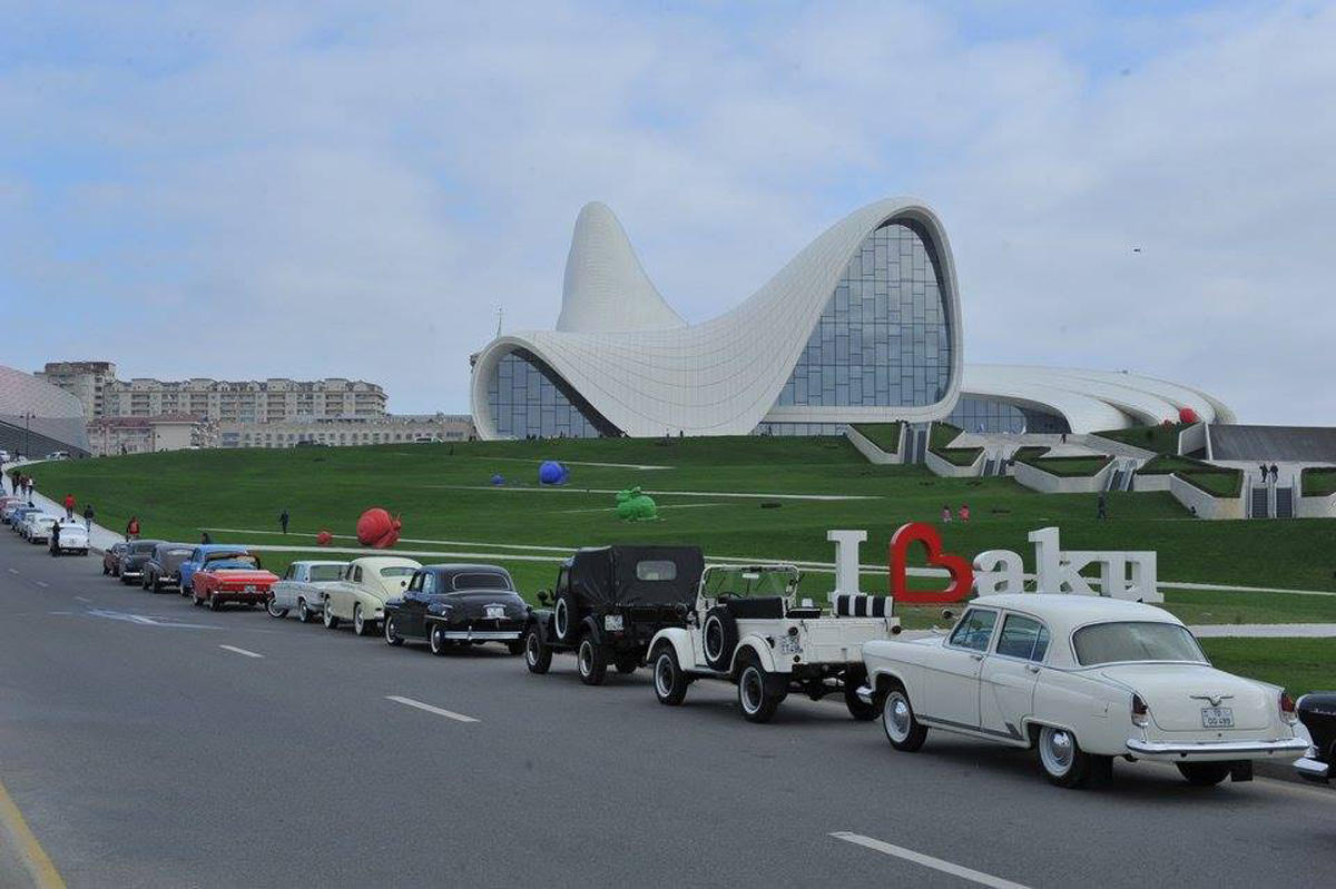 Retro cars to run through Baku streets [PHOTO]