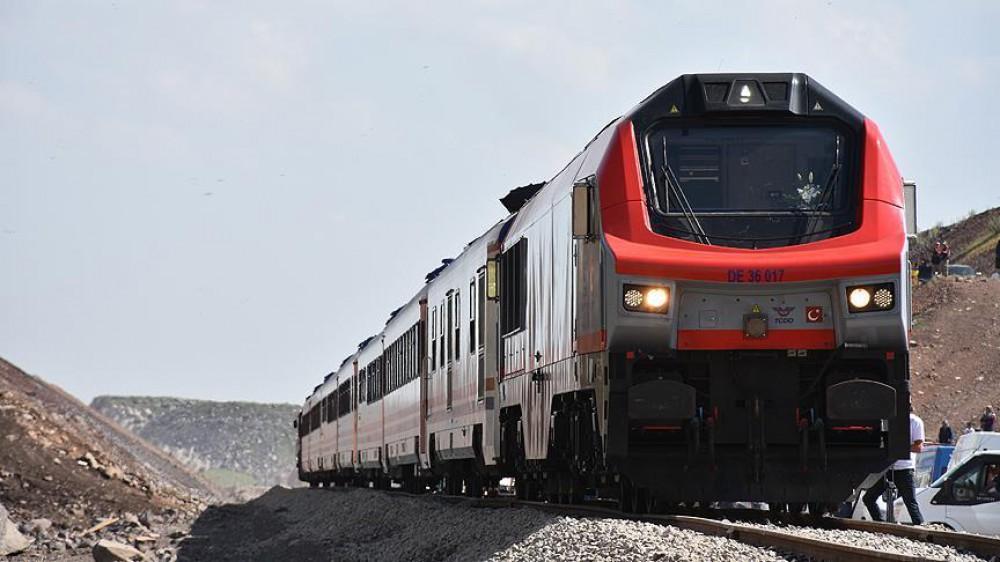 First train on BTK route goes across Turkish section [PHOTO]