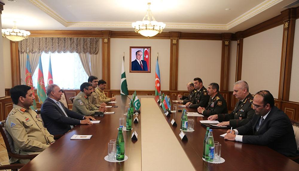 Azerbaijan’s Defense Minister meets Pakistani delegation [PHOTO]
