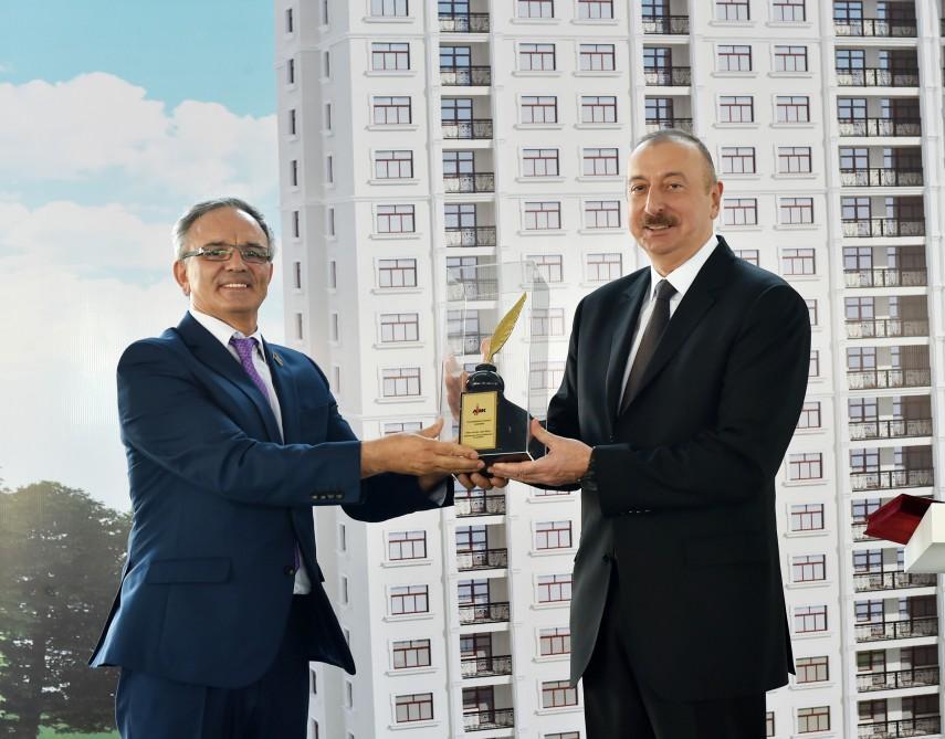 President Aliyev receives “Friend of Journalists” award
