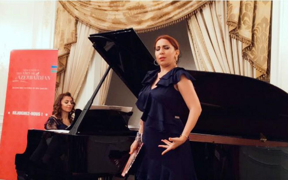 Azerbaijan's opera singer fascinates Parisians [PHOTO]