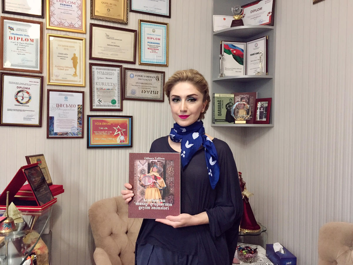 Book on traditional clothes presented in Baku [PHOTO]
