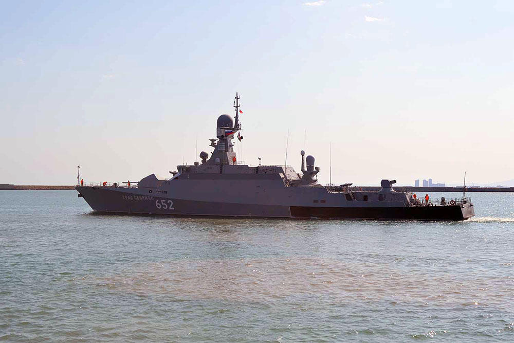 Russian warships leave Baku port [PHOTO]