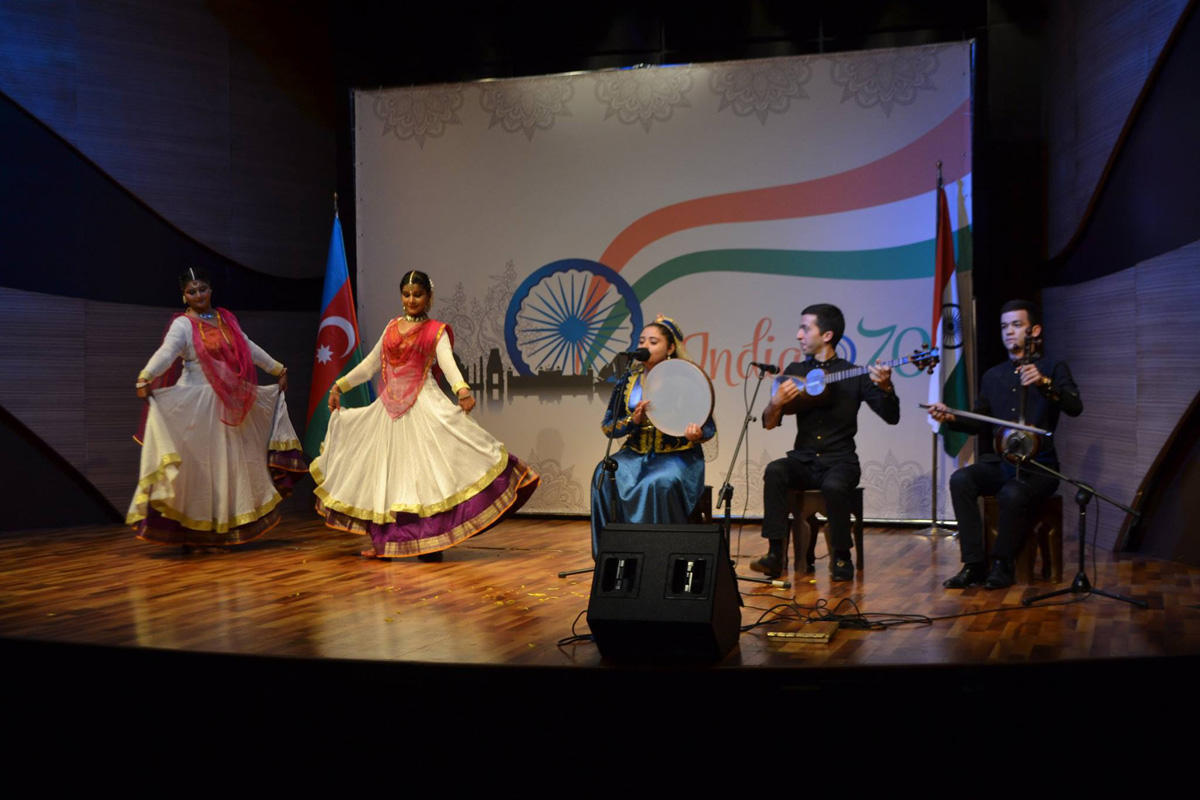 Azerbaijani, Indian music jointly sound on Baku stage [PHOTO]