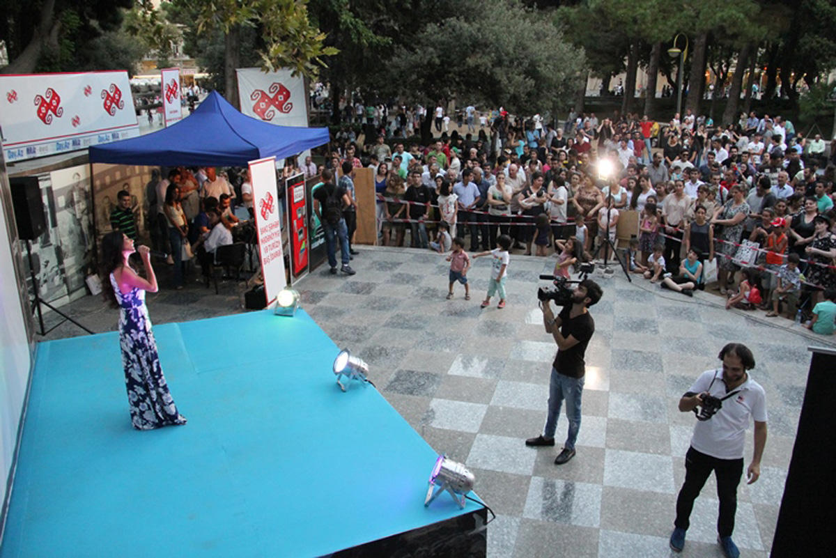 Local artists invite everyone to enjoy "Retro Baku" [PHOTO]