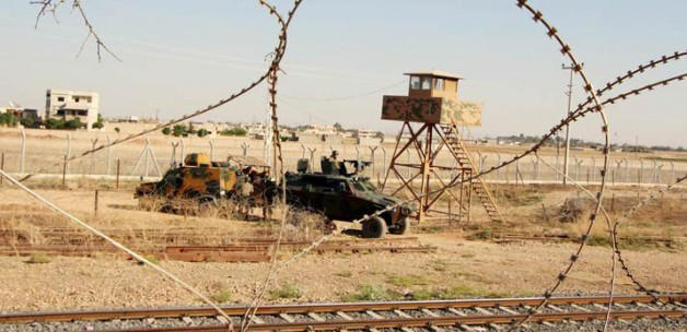1 killed in blast on Turkish-Syrian border