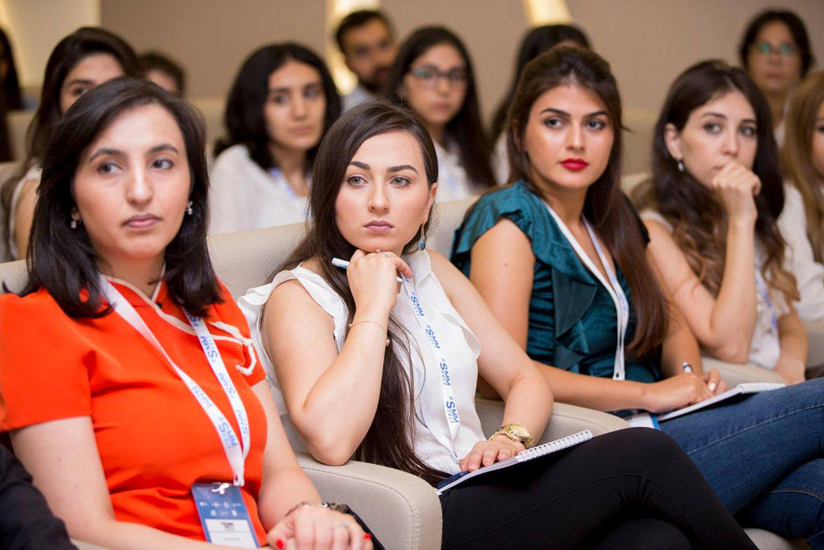 Azerbaijani youth join #SMM2017 Business breakfast [PHOTO]