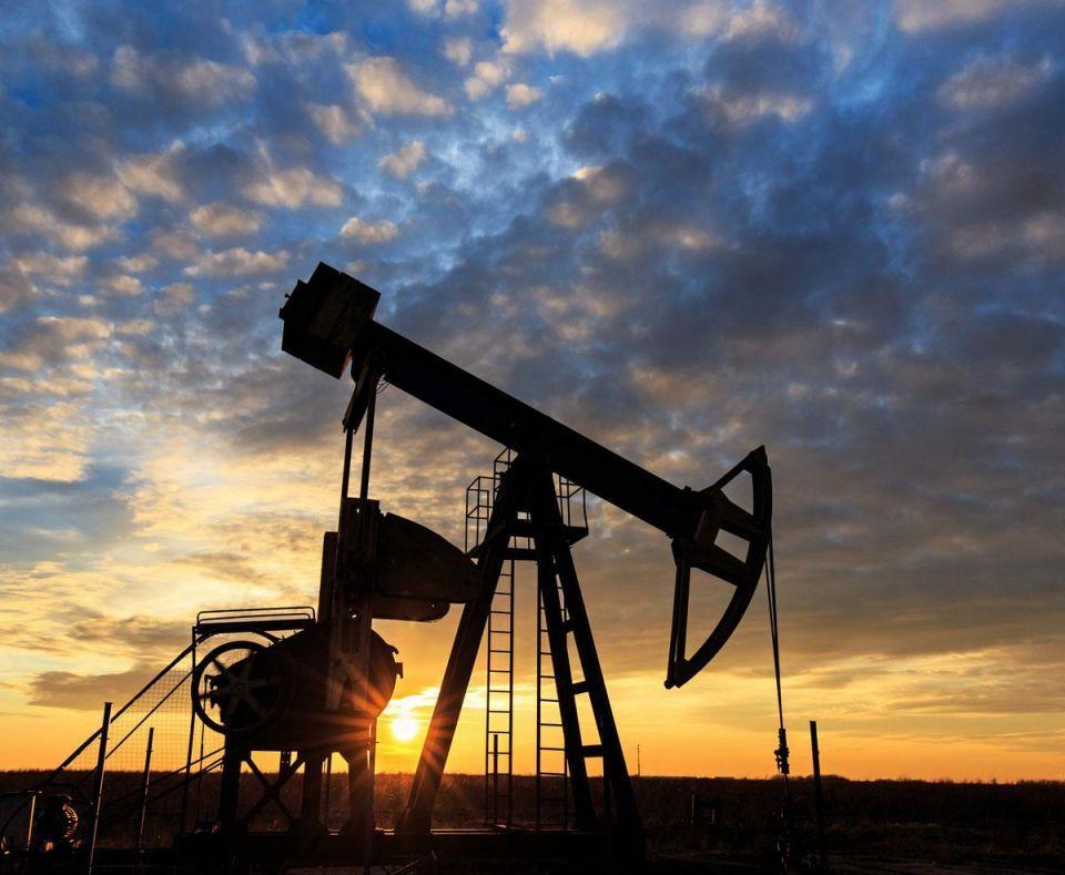 World oil prices keep declining