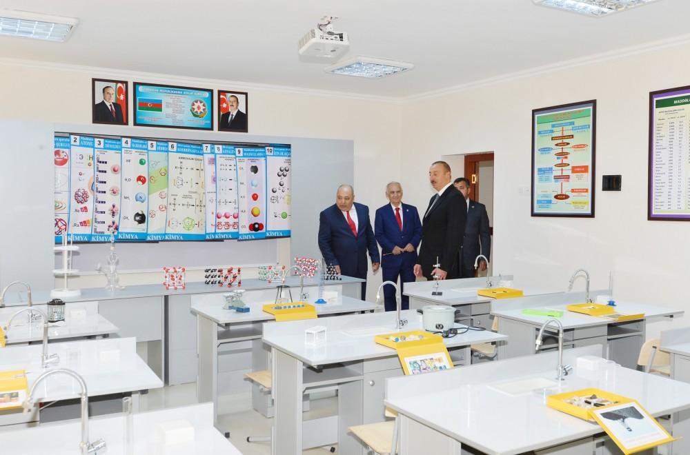 President Aliyev views school No 212 in Narimanov district