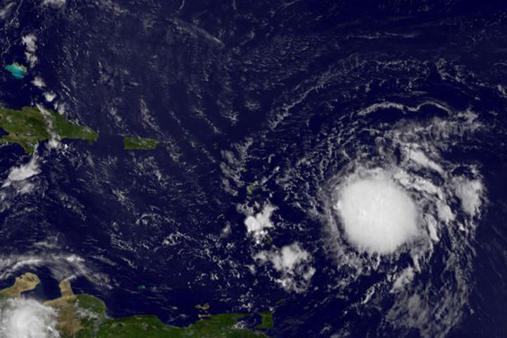 Hurricane Irma kills 5 as it sweeps through island of Saint Martin