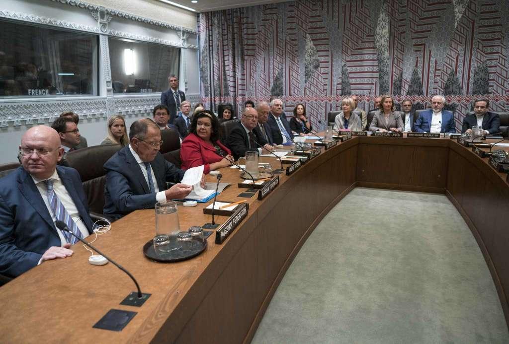 Zarif meets Tillerson, P5+1 representatives over JCPOA