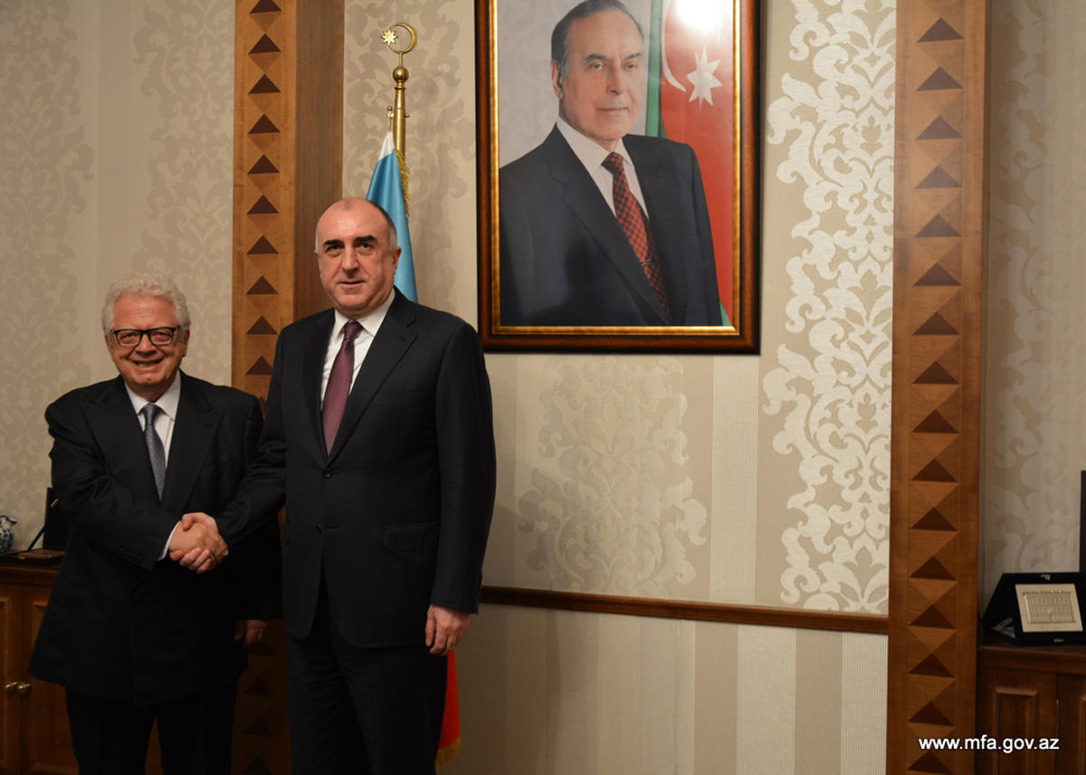 Azerbaijani FM receives newly appointed Greek envoy [PHOTO]