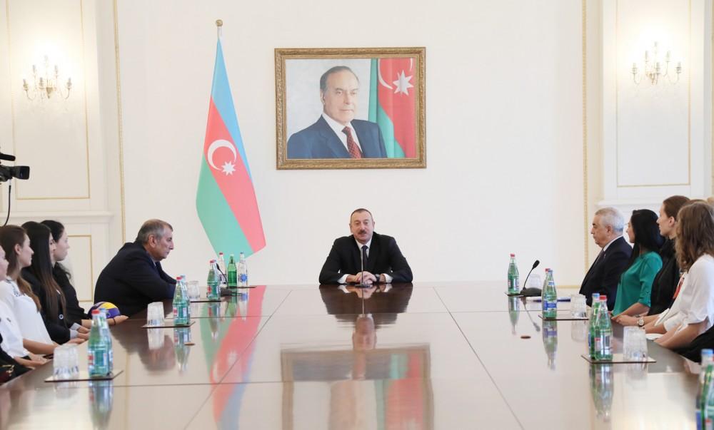 President Aliyev receives national women`s volleyball squad [UPDATE / PHOTO]
