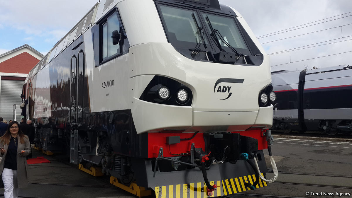 Alstom presents passenger locomotive for Azerbaijan [PHOTO]