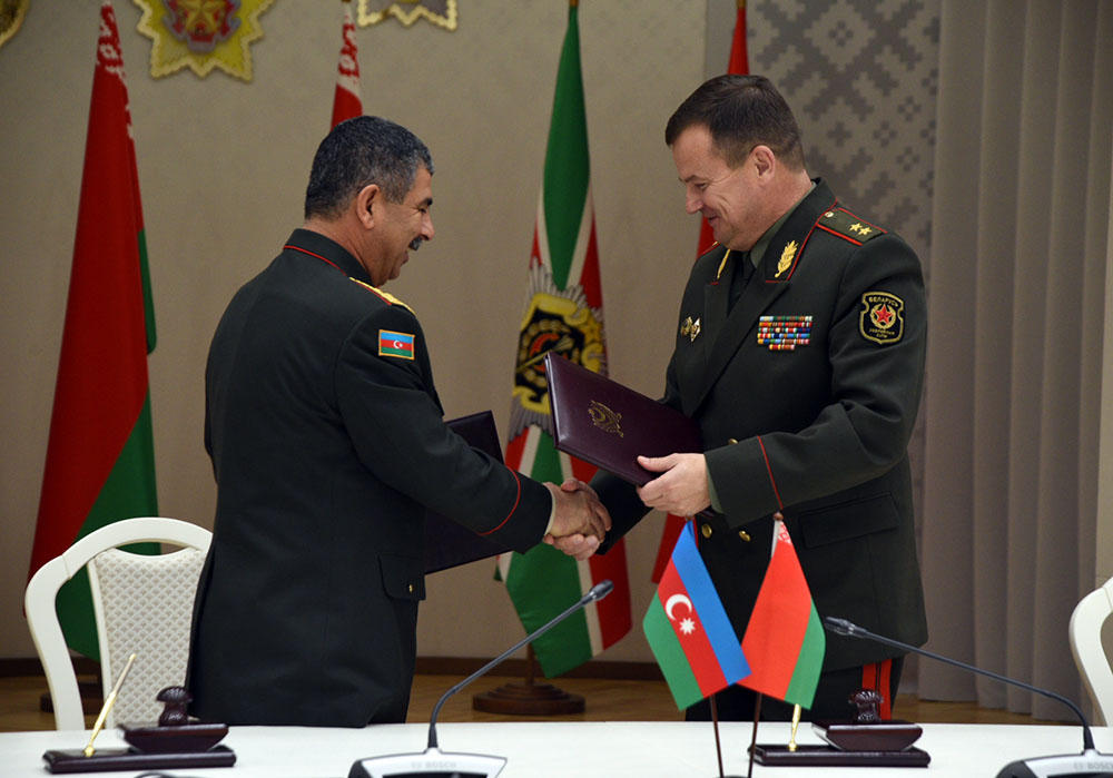 Azerbaijan, Belarus ink defense cooperation plan for 2018 [PHOTO]