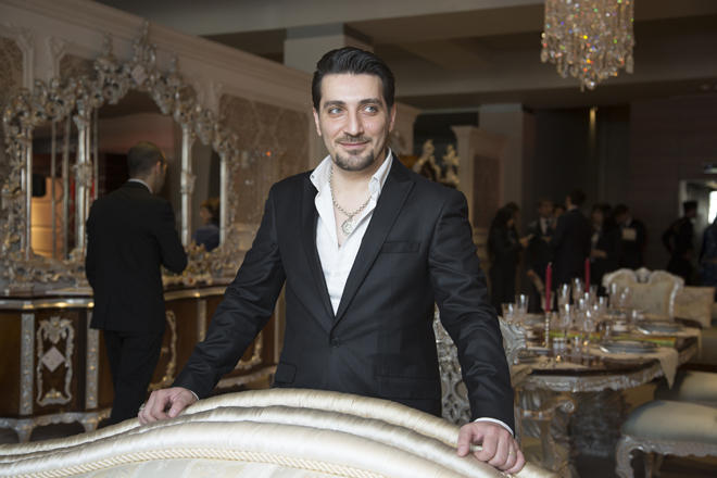 Bollywood Night: Azerbaijani singer turns into Indian Prince [VIDEO]