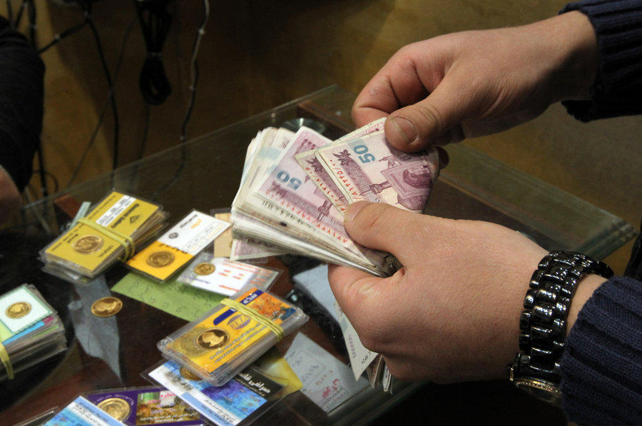 Iran’s currency market tumbles amid concerns over nuclear deal