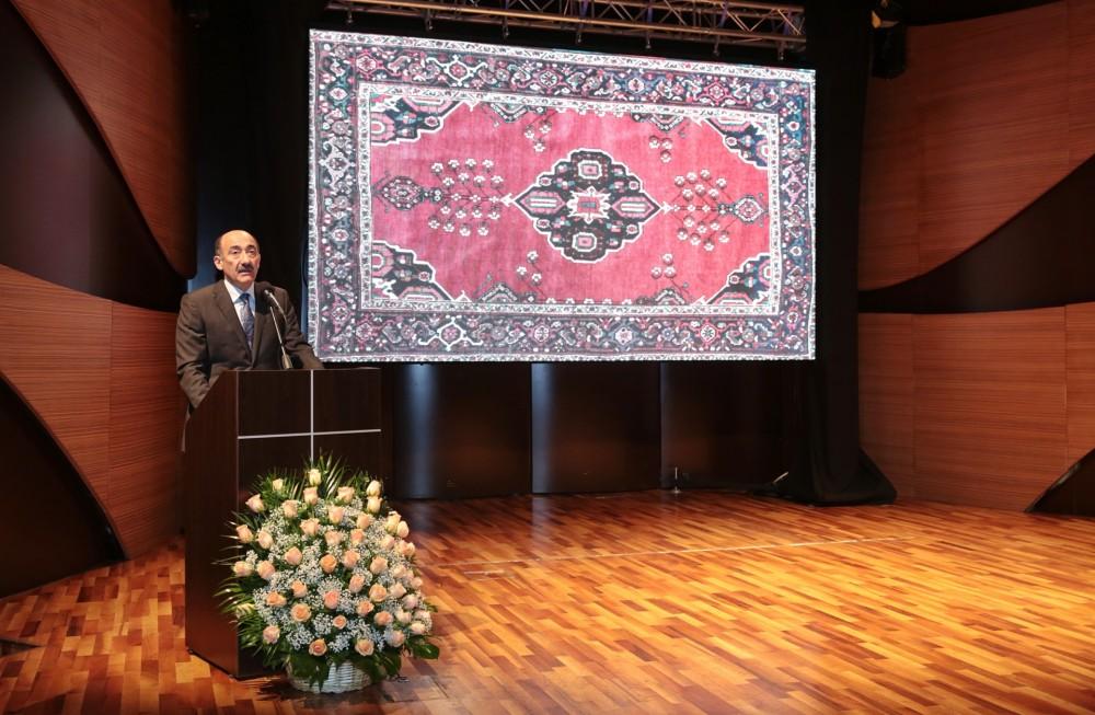 Beauty of Azerbaijani carpets  highlighted  at Baku Symposium [PHOTO]
