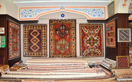 Azerbaijan's carpet weaving art presented in Tashkent