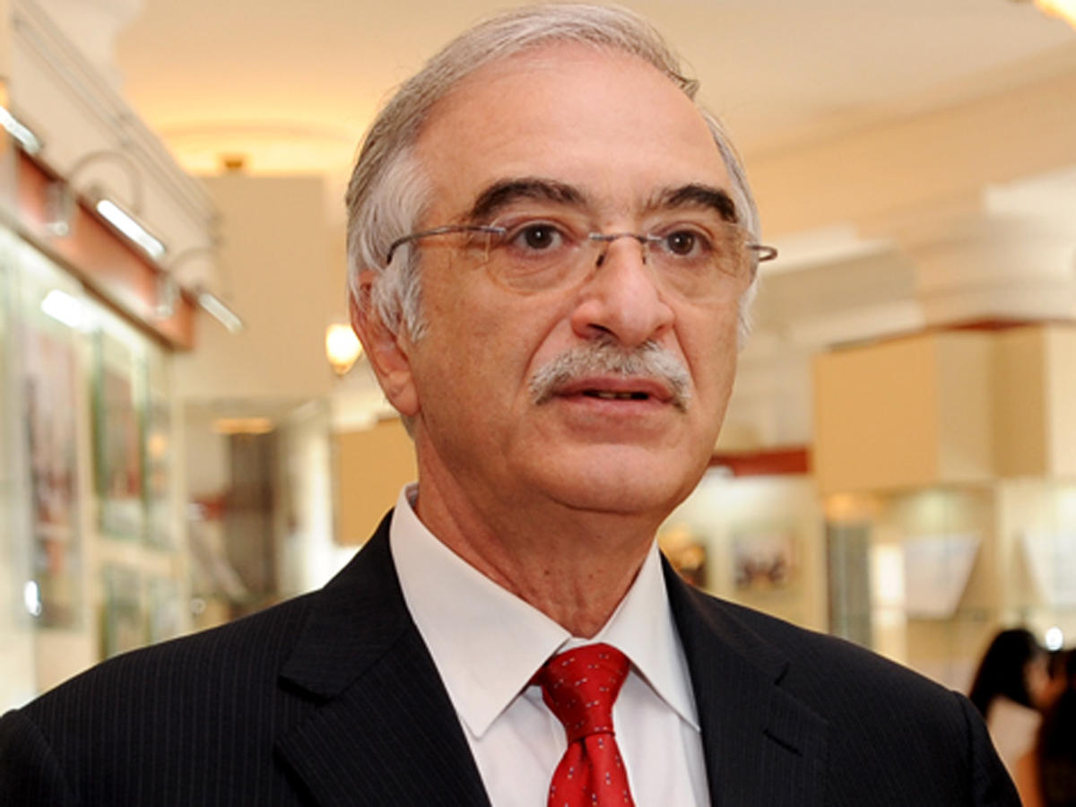 Polad Bulbuloglu awarded medal of fund "Russian Performing Arts"
