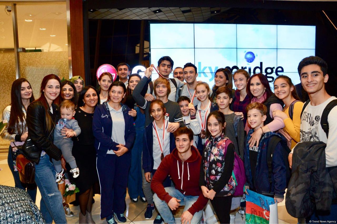 Azerbaijan's acrobatics team returns to Baku with medals [PHOTO]