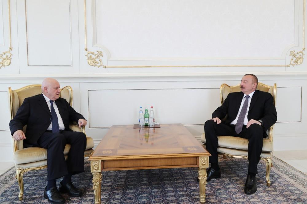 Azerbaijani president receives credentials of incoming envoys