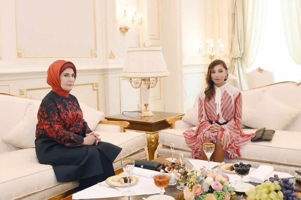 Azerbaijani, Turkish first ladies meet in Baku [PHOTO]