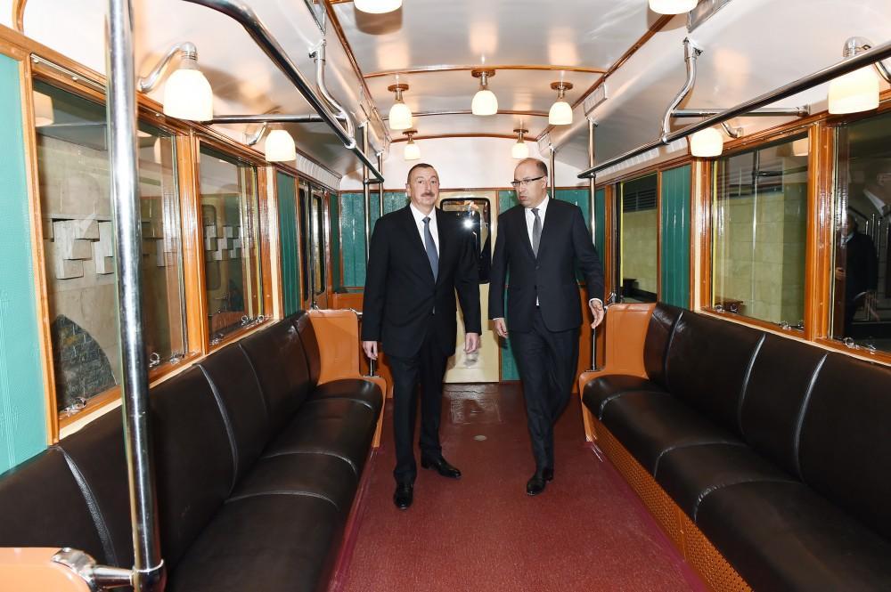 Ilham Aliyev becomes acquainted with retro trains of Baku Metro [PHOTO/UPDATE]