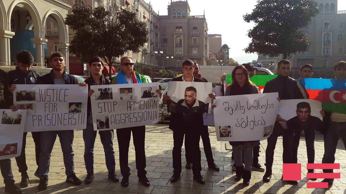Azerbaijanis in front of Armenian Embassy in Georgia demand release of hostages [PHOTO]