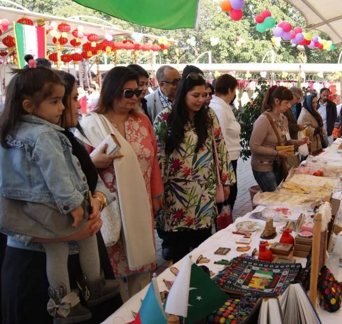 Azerbaijan joins charity fair in Pakistan [PHOTO]