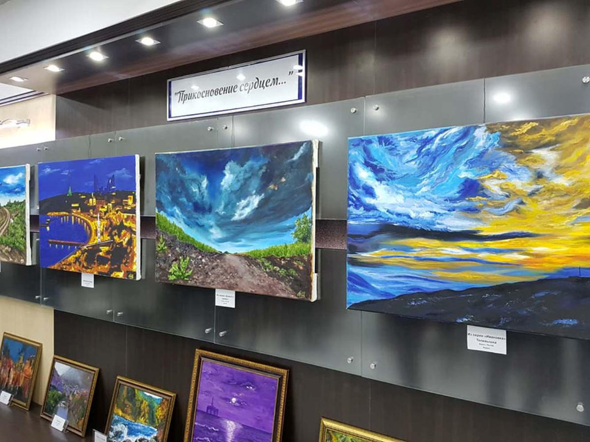 Self-taught artist hosts exhibition in Baku [PHOTO]