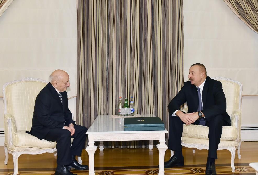 President Aliyev presents "Heydar Aliyev" Order to People`s Artist Omar Eldarov [UPDATE]