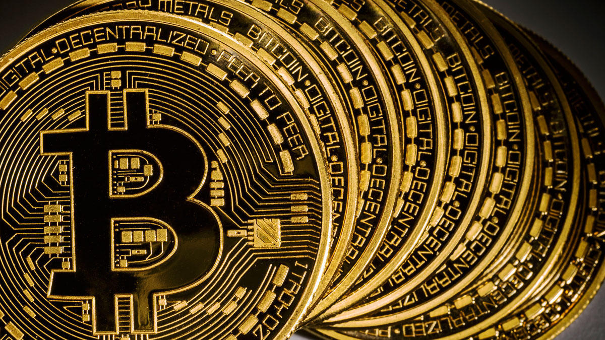 Bitcoin extends losses, slips below $14,000 on Bitstamp exchange