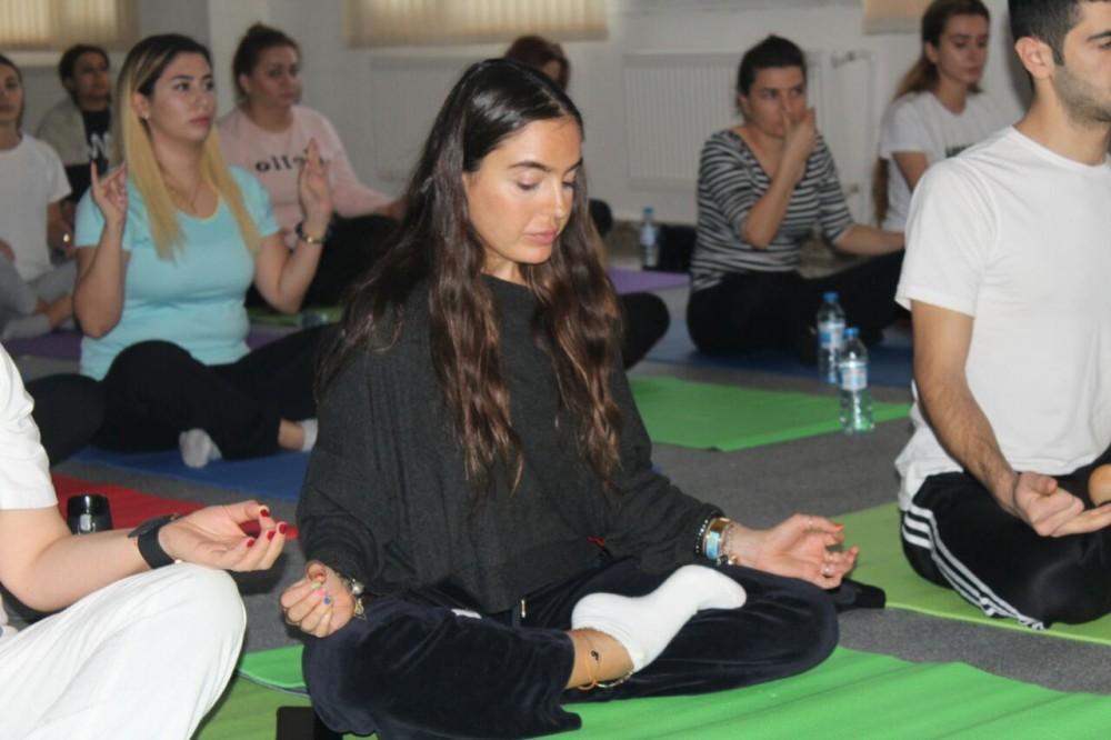 Heydar Aliyev Foundation VP Leyla Aliyeva attends yoga masterclass [PHOTO]