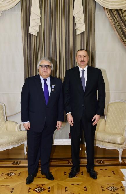 President Aliyev presents "Istiglal" Order to People's Artist Farhad Badalbayli [PHOTO] - Gallery Image