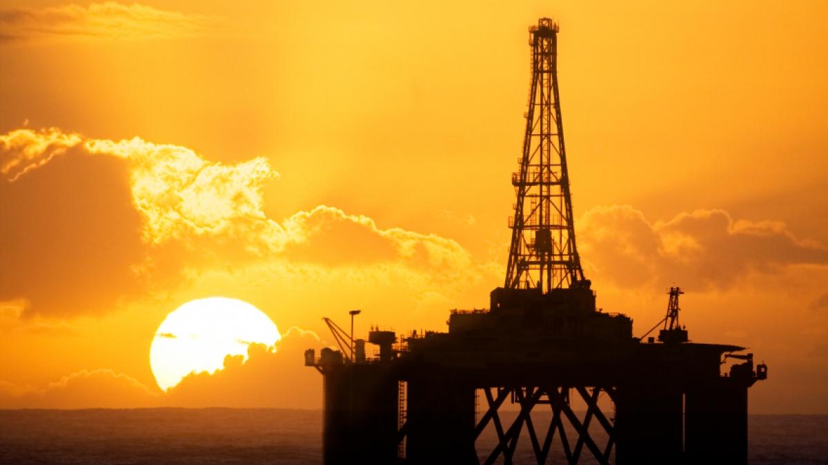 Attack on Libyan crude pipeline cuts output by up to 100000 bpd