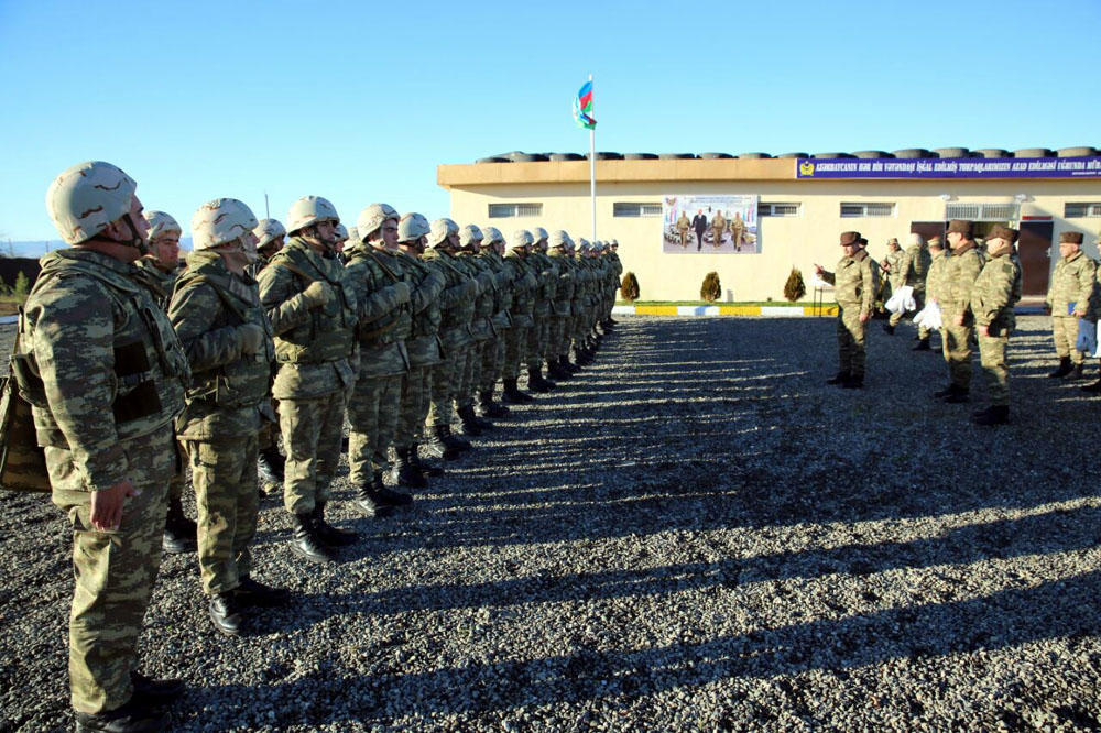 Azerbaijan’s defense minister checks state of frontline zone units' combat readiness
