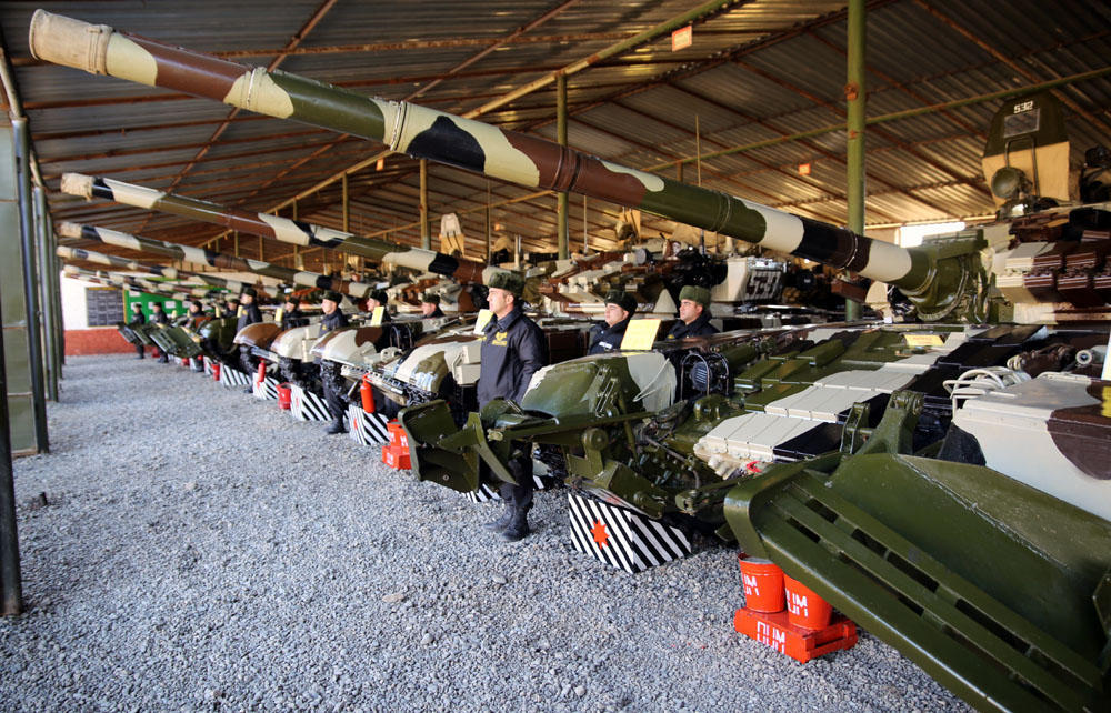 Azerbaijani defense minister checks armored vehicles' combat capability