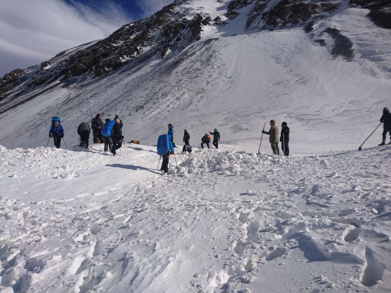 How to safeguard from avalanche? Tips for mountaineers [PHOTO]