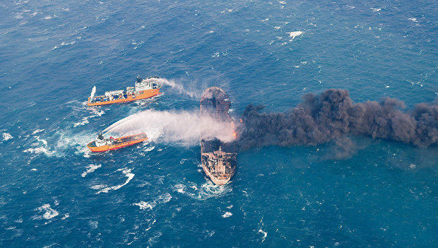 Iranian oil tanker wreck produces two slicks in East China Sea