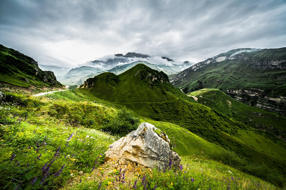 Азербайджан горные. Кусары горы. Природа Азербайджана Шахдаг гора. Горы Кавказа Кусары. Горы Азербайджана Габала.