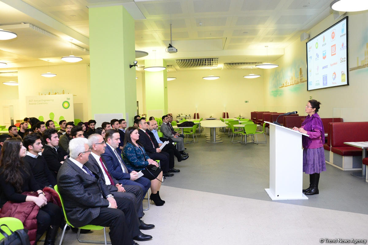 BP improving IT skills of residents of Baku settlements [PHOTO] - Gallery Image