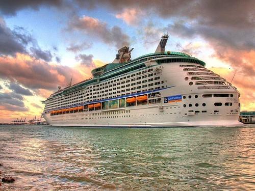 Tourists may travel by cruise ship along Caspian Sea in summer