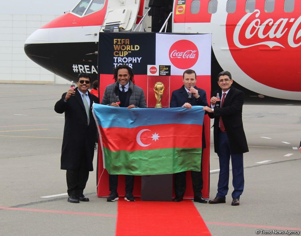 2018 FIFA World Cup Trophy arrives in Baku [PHOTO]